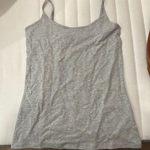 Women’s slim fit essential tank top. size S